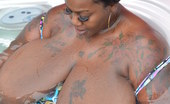 Divine Breasts 413581 Lexxxi Luxe Big Tits Hot Tub
