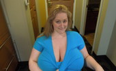 Divine Breasts 413700 Reyna Bodacious Big Boobs

