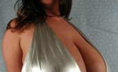 Divine Breasts 413705 Maria Moore Cleavage Queen
