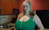 Divine Breasts 413759 Reyna Juicy Giant Juggs Blonde
