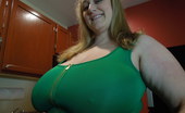 Divine Breasts 413959 Reyna Juicy Giant Juggs Blonde
