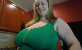 Divine Breasts 414239 Reyna Juicy Giant Juggs Blonde
