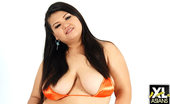 XL Asians 417143 Chunky Thai Girl Gip In Skimpy Bikini
