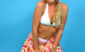 Pin-Up Wow 417768 Beautiful Blonde Lucy-Anne Brooks Finds A Secluded Spot On Beach Before Stripping To Sunbathe.

