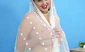 Pin-Up Wow 417882 Lucy V As Your Sweet Yet Sexy Bride Wants To Take You For A New Sexy Adventure. Don'T Be Late!
