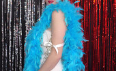 Pin-Up Wow 417899 Curvy Lucy V Treats You To An Old Fashioned Burlesque Sexy Striptease
