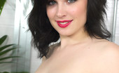 Pin-Up Wow 418043 Dishy Secretary Jocelyn-Kay Takes Time Off Work For A Saucy Office Striptease
