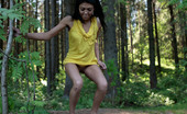 Pee Hunters 418507 Watch A Skinny Exotic Brunette Piddle In The Woods
