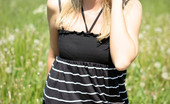 Pee Hunters 418513 Super-Beautiful Blond Girl Piddling On A Meadow
