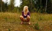 Pee Hunters 418565 Blonde Babe Tinkling On A Seemingly Deserted Lawn
