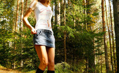Pee Hunters 418583 Blonde Puss With Gorgeous Body Pees On Forest Path
