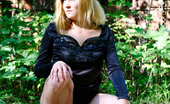 Pee Hunters 418604 Naughty Blonde Girl Takes A Leak In The Woods

