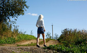 Pee Hunters 418611 Blonde Cutie Tinkles On The Shoulder Of Country Road
