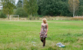 Pee Hunters 418614 Blonde Girl Takes A Leak In The Middle Of A Field
