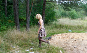 Pee Hunters 418614 Blonde Girl Takes A Leak In The Middle Of A Field
