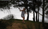 Pee Hunters 418630 Cute Babe Goes Out Commando And Pisses In The Woods
