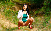 Pee Hunters 418671 Hot Babe Goes Out Commando And Pisses In The Woods
