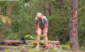 Pee Hunters Hot Redneck Blondie Makes A Piss Fountain Alfresco
