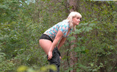 Pee Hunters 418729 Hot Redneck Blondie Makes A Piss Fountain Alfresco
