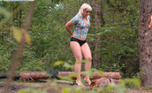 Pee Hunters 418729 Hot Redneck Blondie Makes A Piss Fountain Alfresco
