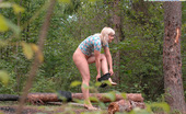 Pee Hunters 418729 Hot Redneck Blondie Makes A Piss Fountain Alfresco
