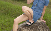 Pee Hunters 418849 Spying On Beautiful Teen Peeing In The Field
