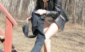 Hot Pissing 419726 Outdoor Standing Pee Flexible Hottie Lifts Up Her Leg High And Empties Her Bladder Outdoors
