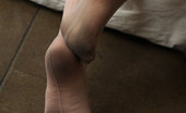 Foot Factory Annonymous 421799 12-21-2011 This Tall Girl Takes Off Her Nude Nylons And Heels
