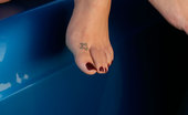 Foot Factory Roxy Deville 421847 01-28-2013 Roxy Takes Off Nylons Next To Car To Masturbate
