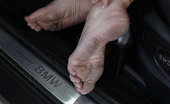 Foot Factory Eve Swan 421874 11-20-2013 This Cougar Bares Her High Arched Wrinkled Soles On A Dash
