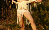 Flower Panties 422097 Hot Leggy Starlet Pulls Her Panties Down Outdoors

