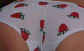 Flower Panties 422159 Shaved Teen Sunbathing In Cotton Panties
