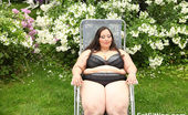 Fat Sitting 422266 Brutal Facesitting With Over-Sized Jitka
