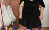 Fat Sitting 422339 Fat Brunette Jitka Face-Riding Her Boy Slave In The Toilet Room
