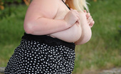Fat Sitting 422392 Slave Suffers Under Rebecca´S Big Luscious Body
