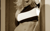 Aly MILPH 425091 Blackandwhite 
