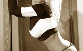 Aly MILPH 425091 Blackandwhite 
