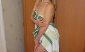 Dirty Wives Exposed Blonde Housewife Flashing Her Naked Body
