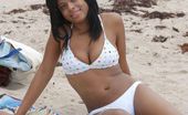 Oye Loca 431533 Nina Amateur Latina On The Beach Gets Seduced By White Cock
