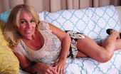 USA Mature 439394 This Naughty American Housewife Loves To Play With Herself
