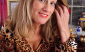 USA Mature 439418 Horny American Housewife Playing With Her Pussy
