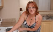 USA Mature Brandy Is A Very Naughty Chubby Housewife
