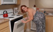 USA Mature 439436 Brandy Is A Very Naughty Chubby Housewife
