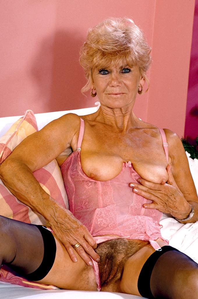 680px x 1024px - Older Woman Sex Videos Blonde Granny In Sexy Corset Flaunting Bushy Box  440435 - Good Sex Porn