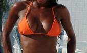 Sunrise Kings 450016 Aline Black Girl Aline Puts Her Bra Off To Shows Her Natural Breasts At The Pool
