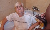 Bizarre Mature Sex 451184 Granny Loves A Black Mans Pee In Her Face
