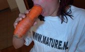 Bizarre Mature Sex Shoving A Carrot Up Her Box

