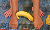 Nylon Feet Line 481862 Ida Cutie In High Heel Shoes Squeezing Banana With Her Legs In Shiny Pantyhose Nylon Feet Line

