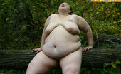 Plumper World 504372 Stunning Chubby Bitch Poses Nude In The Woods Plumper World

