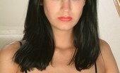 Solo Sydney 523519 Sydney Plugs Pussy Wtih Thick Vibe Solo Sydney
